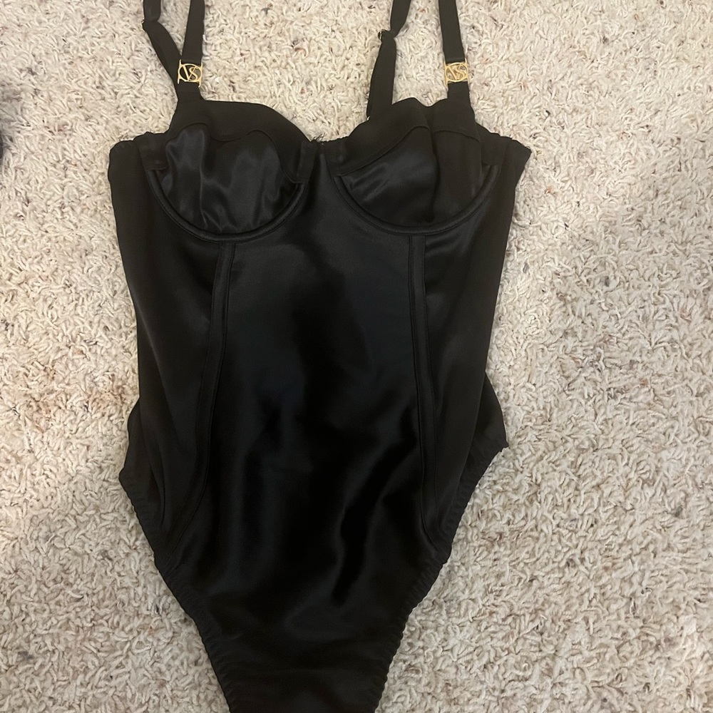Victoria’s Secret black bodysuit suit size: small